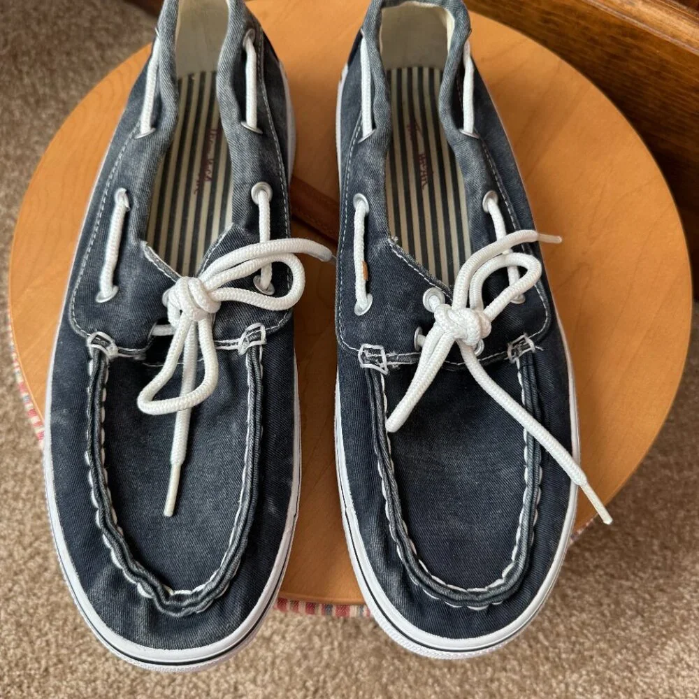 Thom McAn Navy Blue Burnham Canvas Boat Shoes Size 9M